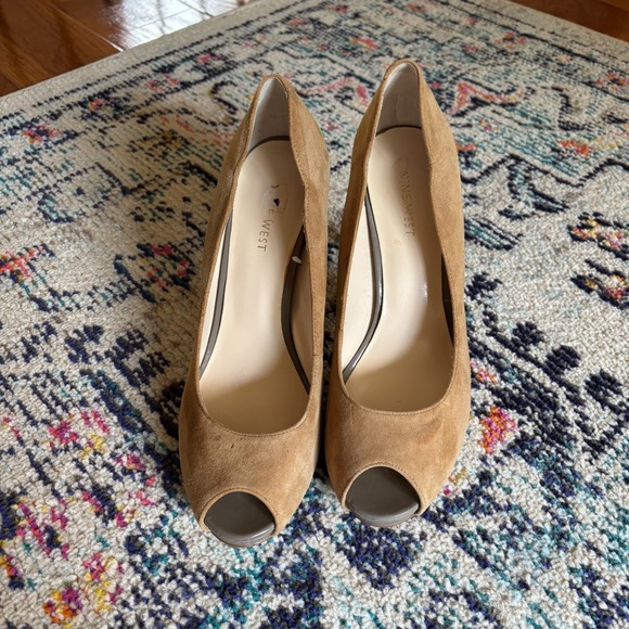 Nine West Suede Nude & Grey Peep Toe High Heels Size 9 🩶 - Picture 1 of 9